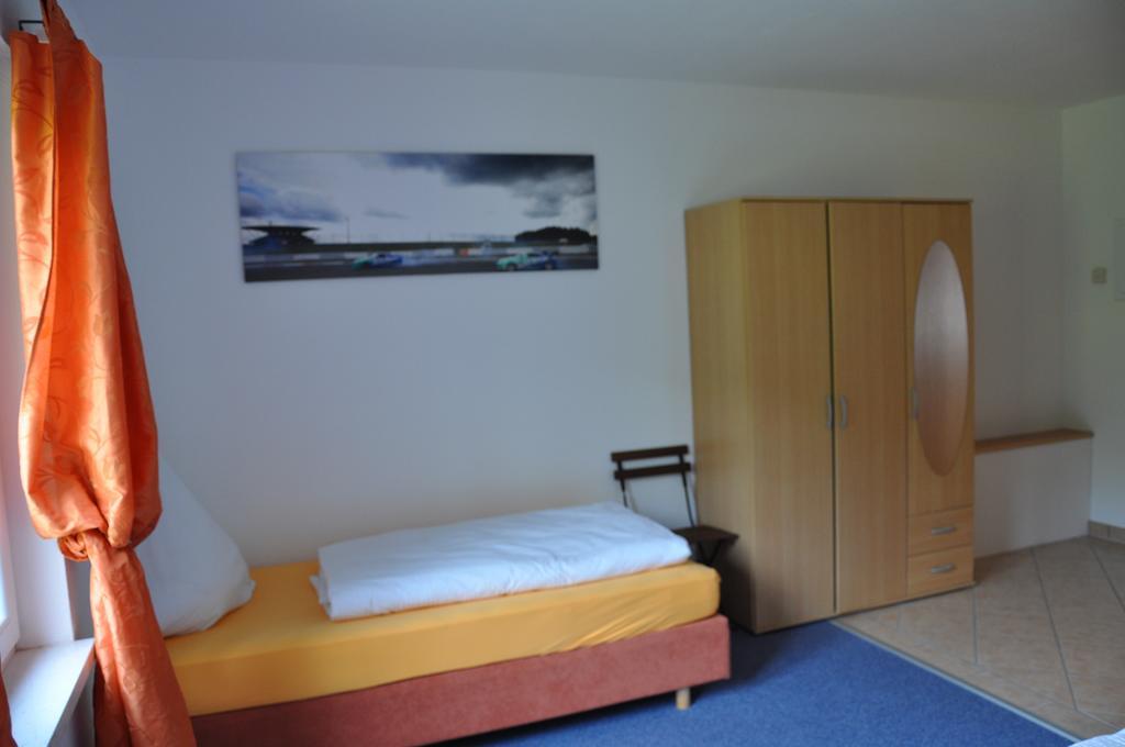 Fliederhof Ferienwohnungen Herresbach Pokój zdjęcie